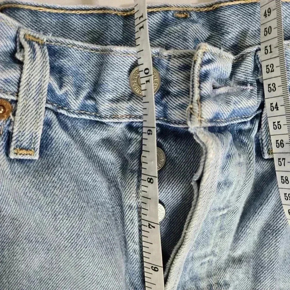 Levi's 501 button fly light wash distressed shorts sz 28 - Picture 8 of 12